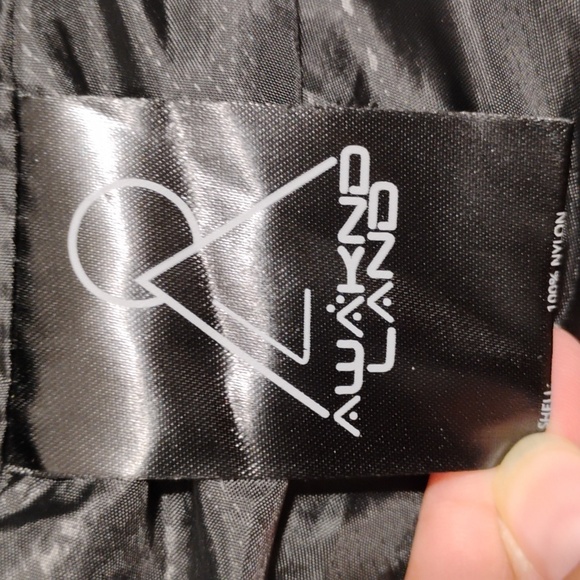 SALE! Awaknd Land All Season Weather Collection 8 Ball Puffer Coat Sz.M - Picture 15 of 16